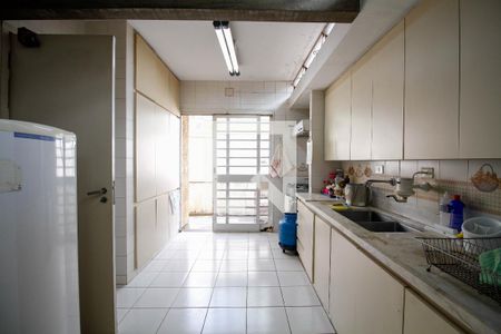 Casa à venda com 300m², 5 quartos e 4 vagas Casa à venda com 300m², 5 quartos e 4 vagasCozinha