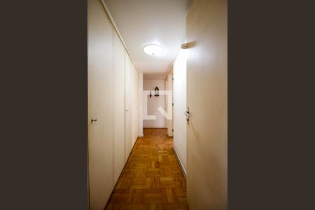 Casa à venda com 300m², 5 quartos e 4 vagas Casa à venda com 300m², 5 quartos e 4 vagasCorredor 1