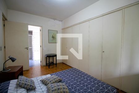 Casa à venda com 300m², 5 quartos e 4 vagas Casa à venda com 300m², 5 quartos e 4 vagasSuíte