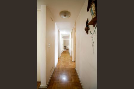 Casa à venda com 300m², 5 quartos e 4 vagas Casa à venda com 300m², 5 quartos e 4 vagasCorredor 2