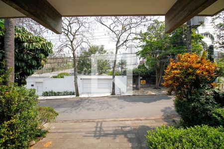 Casa à venda com 300m², 5 quartos e 4 vagas Casa à venda com 300m², 5 quartos e 4 vagasVista do Quarto 2