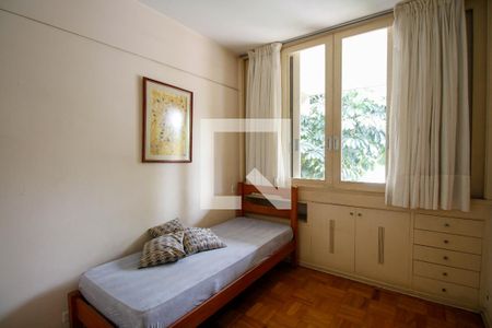 Casa à venda com 300m², 5 quartos e 4 vagas Casa à venda com 300m², 5 quartos e 4 vagasQuarto 4