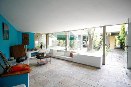 Casa à venda com 300m², 5 quartos e 4 vagas Casa à venda com 300m², 5 quartos e 4 vagasAteliê