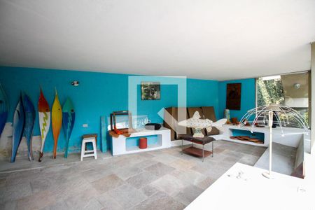 Casa à venda com 300m², 5 quartos e 4 vagas Casa à venda com 300m², 5 quartos e 4 vagasAteliê