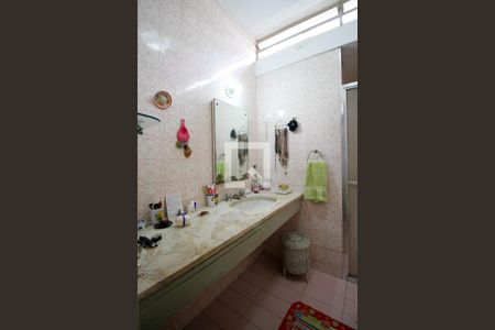 Casa à venda com 300m², 5 quartos e 4 vagas Casa à venda com 300m², 5 quartos e 4 vagasBanheiro Social 1