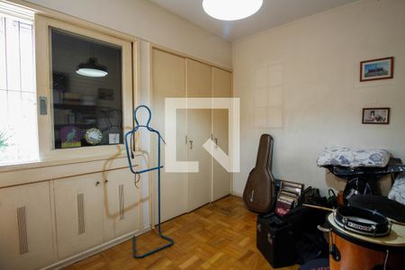 Casa à venda com 300m², 5 quartos e 4 vagas Casa à venda com 300m², 5 quartos e 4 vagasQuarto 1