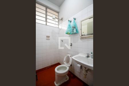 Casa à venda com 300m², 5 quartos e 4 vagas Casa à venda com 300m², 5 quartos e 4 vagasBanheiro de Serviço