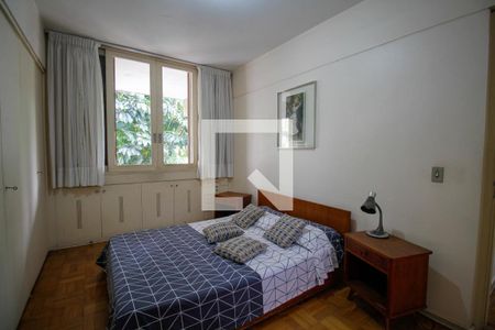 Casa à venda com 300m², 5 quartos e 4 vagas Casa à venda com 300m², 5 quartos e 4 vagasSuíte