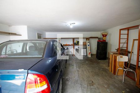 Casa à venda com 300m², 5 quartos e 4 vagas Casa à venda com 300m², 5 quartos e 4 vagasGaragem