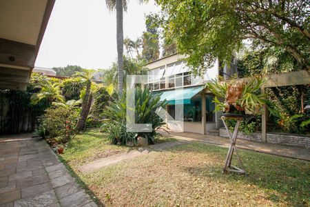 Casa à venda com 300m², 5 quartos e 4 vagas Casa à venda com 300m², 5 quartos e 4 vagasQuintal