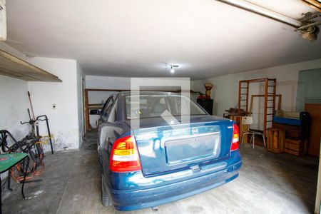 Casa à venda com 300m², 5 quartos e 4 vagas Casa à venda com 300m², 5 quartos e 4 vagasGaragem