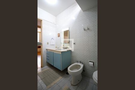 Casa à venda com 300m², 5 quartos e 4 vagas Casa à venda com 300m², 5 quartos e 4 vagasBanheiro Social 2