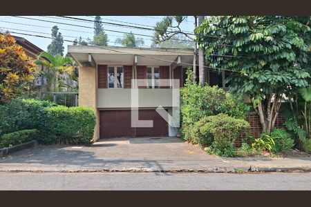 Casa à venda com 300m², 5 quartos e 4 vagas Casa à venda com 300m², 5 quartos e 4 vagasFachada da Casa