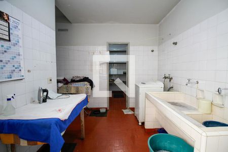 Casa à venda com 300m², 5 quartos e 4 vagas Casa à venda com 300m², 5 quartos e 4 vagasÁrea de Serviço