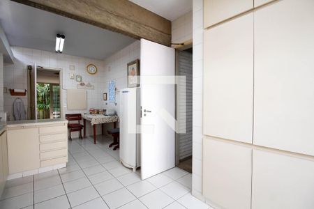 Casa à venda com 300m², 5 quartos e 4 vagas Casa à venda com 300m², 5 quartos e 4 vagasCozinha