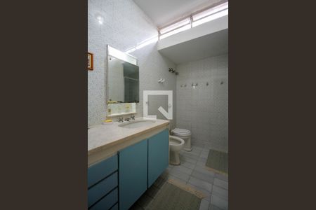 Casa à venda com 300m², 5 quartos e 4 vagas Casa à venda com 300m², 5 quartos e 4 vagasBanheiro Social 2