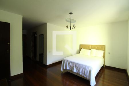 Casa à venda com 410m², 4 quartos e 5 vagasSuíte