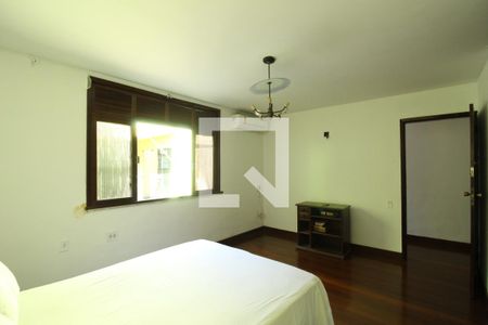 Casa à venda com 410m², 4 quartos e 5 vagasSuíte
