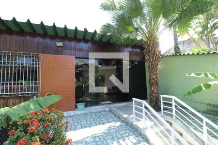 Casa à venda com 410m², 4 quartos e 5 vagasEntrada