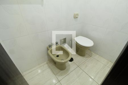 Casa à venda com 410m², 4 quartos e 5 vagasBanheiro social