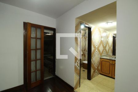Casa à venda com 410m², 4 quartos e 5 vagasSuíte - Closet/banheiro/banheira