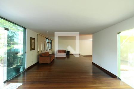 Sala de casa à venda com 4 quartos, 410m² em Pechincha, Rio de Janeiro