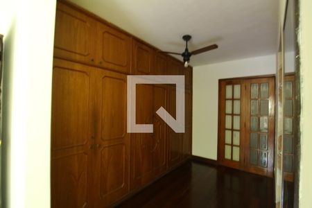 Casa à venda com 410m², 4 quartos e 5 vagasSuíte - Closet