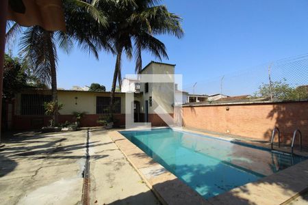 Casa à venda com 410m², 4 quartos e 5 vagasQuintal - Piscina