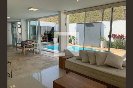 Sala de casa de condomínio à venda com 3 quartos, 360m² em Tamboré, Santana de Parnaíba