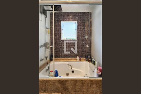 Casa à venda com 220m², 3 quartos e 5 vagasBanheiro da Suíte 1