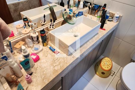 Casa à venda com 220m², 3 quartos e 5 vagasBanheiro da Suíte 1