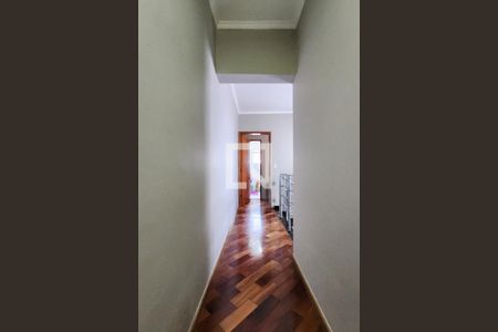 Casa à venda com 220m², 3 quartos e 5 vagasCorredor