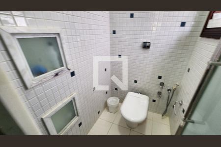 Casa de condomínio à venda com 538m², 5 quartos e 3 vagas Casa de condomínio à venda com 538m², 5 quartos e 3 vagasBanheiro Suíte 2