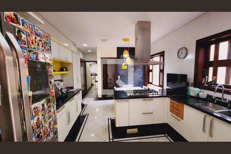 Casa de condomínio à venda com 538m², 5 quartos e 3 vagas Casa de condomínio à venda com 538m², 5 quartos e 3 vagasCozinha