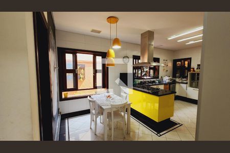 Casa de condomínio à venda com 538m², 5 quartos e 3 vagas Casa de condomínio à venda com 538m², 5 quartos e 3 vagasCozinha