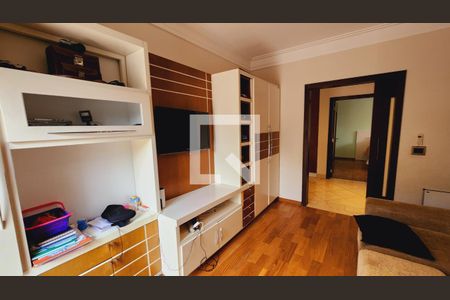 Casa de condomínio à venda com 538m², 5 quartos e 3 vagas Casa de condomínio à venda com 538m², 5 quartos e 3 vagasSala 2