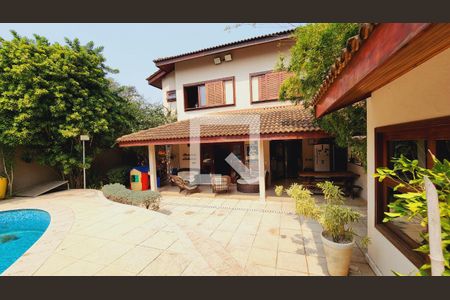 Casa de condomínio à venda com 538m², 5 quartos e 3 vagas Casa de condomínio à venda com 538m², 5 quartos e 3 vagasÁrea externa