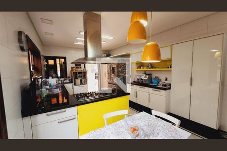 Casa de condomínio à venda com 538m², 5 quartos e 3 vagas Casa de condomínio à venda com 538m², 5 quartos e 3 vagasCozinha