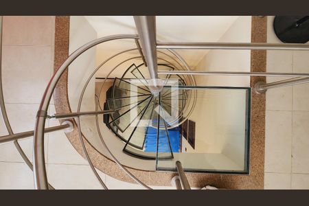 Casa de condomínio à venda com 538m², 5 quartos e 3 vagas Casa de condomínio à venda com 538m², 5 quartos e 3 vagas Área externa