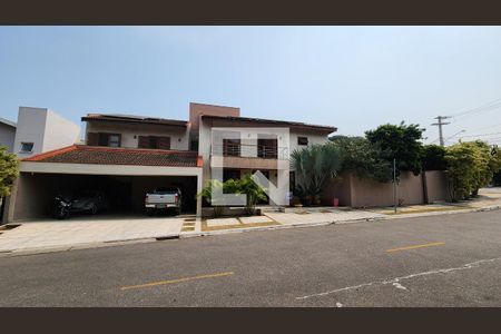 Casa de condomínio à venda com 538m², 5 quartos e 3 vagas Casa de condomínio à venda com 538m², 5 quartos e 3 vagasFachada