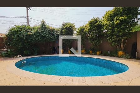 Casa de condomínio à venda com 538m², 5 quartos e 3 vagas Casa de condomínio à venda com 538m², 5 quartos e 3 vagasÁrea externa