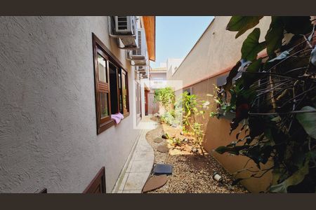 Casa de condomínio à venda com 538m², 5 quartos e 3 vagas Casa de condomínio à venda com 538m², 5 quartos e 3 vagasÁrea externa