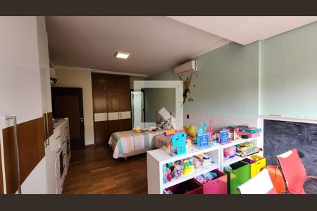 Casa de condomínio à venda com 538m², 5 quartos e 3 vagas Casa de condomínio à venda com 538m², 5 quartos e 3 vagasSuíte 2