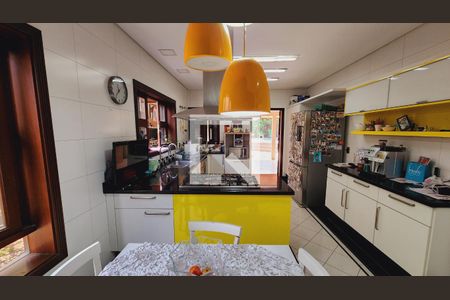 Casa de condomínio à venda com 538m², 5 quartos e 3 vagas Casa de condomínio à venda com 538m², 5 quartos e 3 vagasCozinha