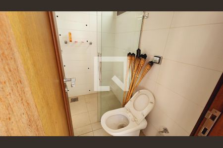 Casa de condomínio à venda com 538m², 5 quartos e 3 vagas Casa de condomínio à venda com 538m², 5 quartos e 3 vagasBanheiro Área externa