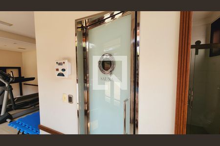 Casa de condomínio à venda com 538m², 5 quartos e 3 vagas Casa de condomínio à venda com 538m², 5 quartos e 3 vagasÁrea externa