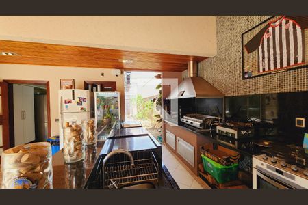 Casa de condomínio à venda com 538m², 5 quartos e 3 vagas Casa de condomínio à venda com 538m², 5 quartos e 3 vagasÁrea externa