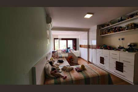 Casa de condomínio à venda com 538m², 5 quartos e 3 vagas Casa de condomínio à venda com 538m², 5 quartos e 3 vagasSuíte 2