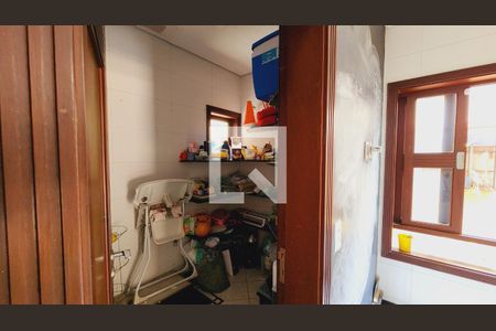 Casa de condomínio à venda com 538m², 5 quartos e 3 vagas Casa de condomínio à venda com 538m², 5 quartos e 3 vagasDespensa