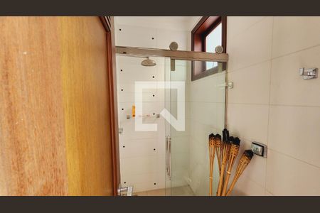 Casa de condomínio à venda com 538m², 5 quartos e 3 vagas Casa de condomínio à venda com 538m², 5 quartos e 3 vagasBanheiro Área externa